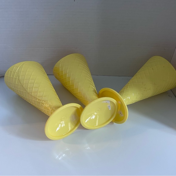 8” waffle cone ice cream cup 3 pcs - YELLOW - Picture 2 of 4